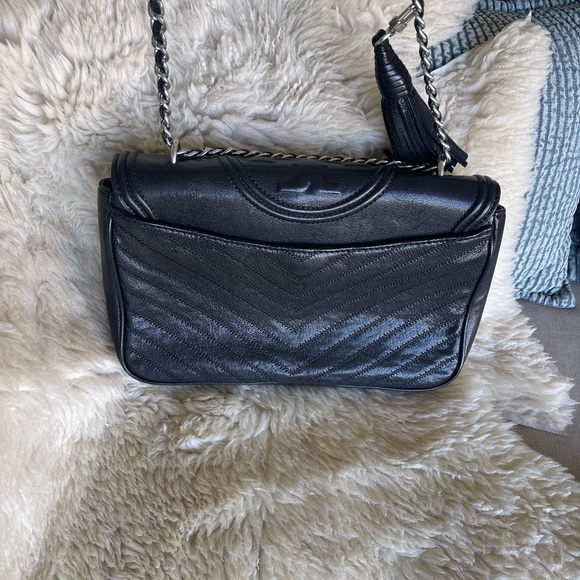 💕Tory Burch Fleming Leather Convertible Shoulder Bag💕 - Picture 4 of 8